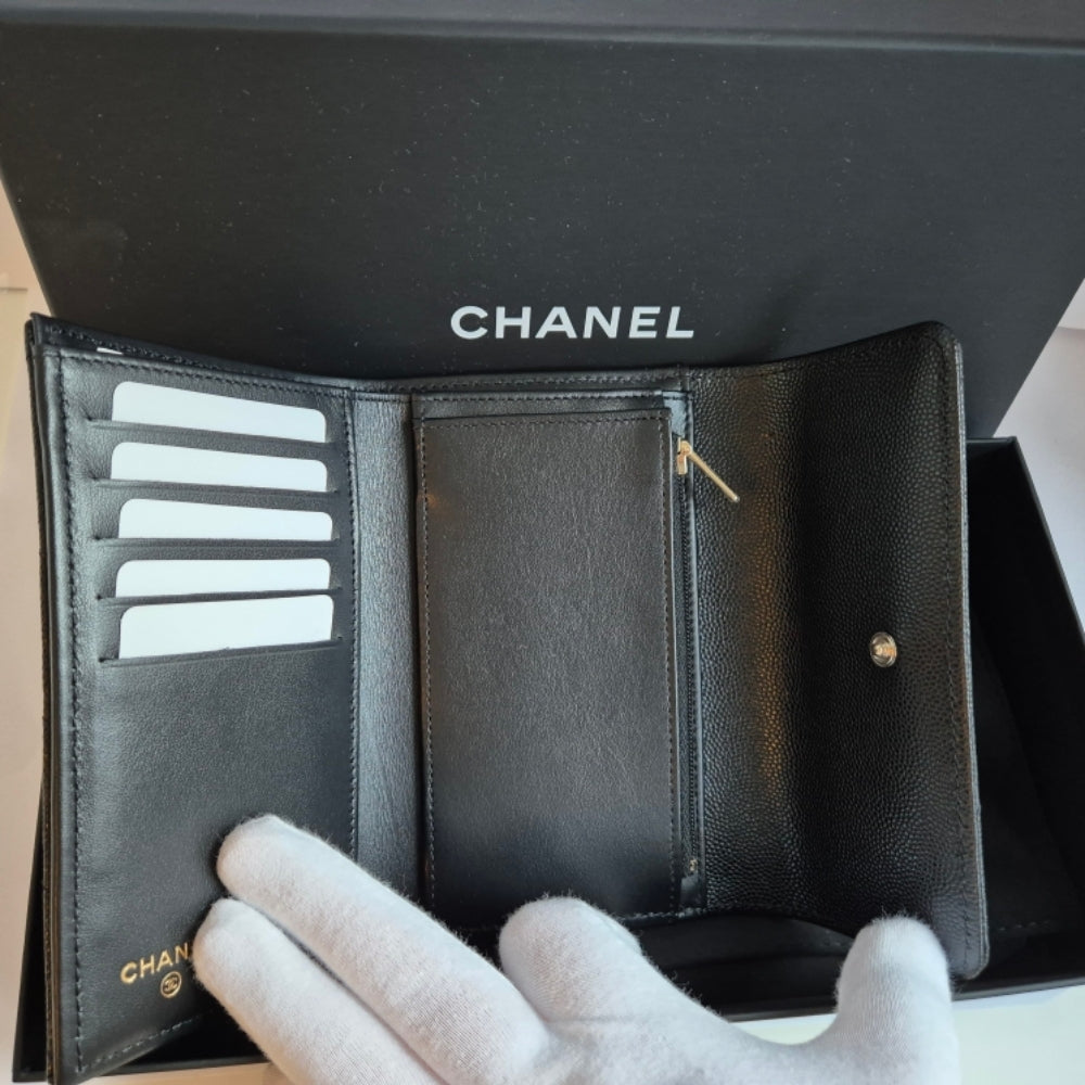 [CHANEL]　Medium　Flap wallet