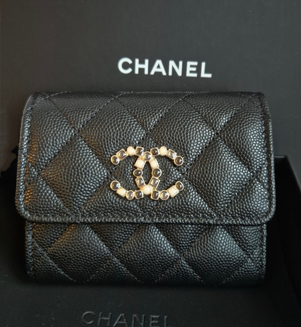 [CHANEL] Small Flap wallet